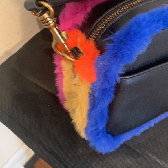 Kurt Geiger London Kensington Large Leather & Faux Fur Camera Bag - Picture 6 of 16